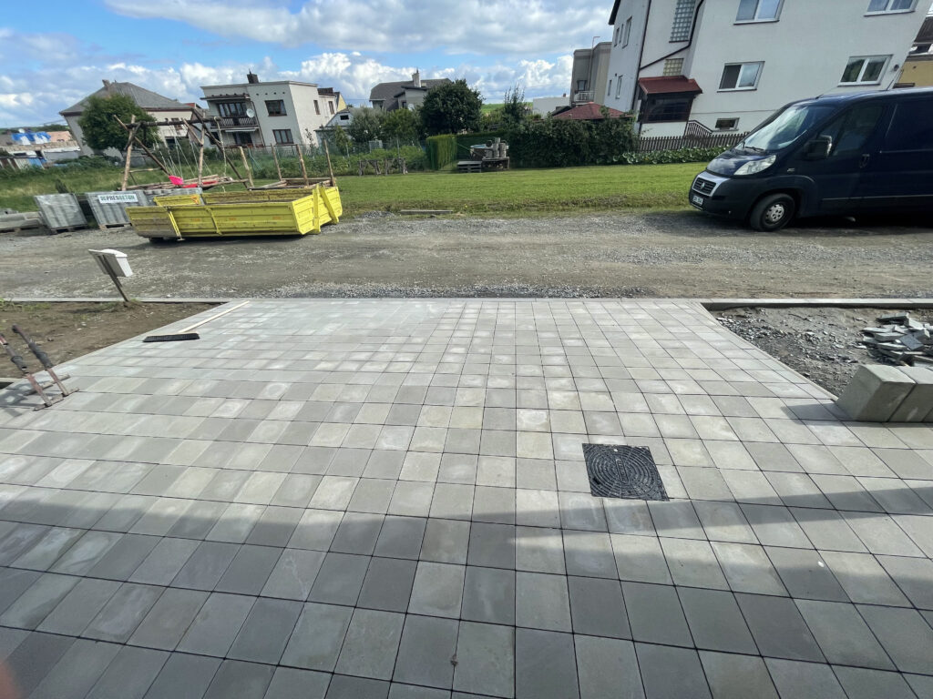 Realizace zpevněných ploch – Kobeřice